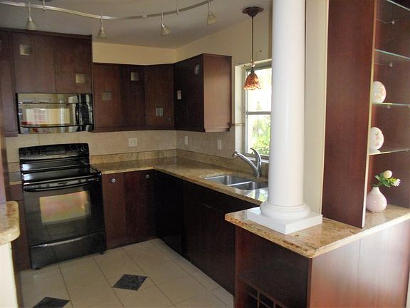 4th image of 808 Ponce De Leon Blvd