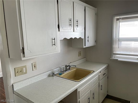 4th image of 1199 Cook Ave