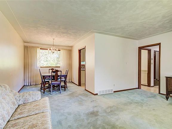 5th image of 39 Kenwood Cres