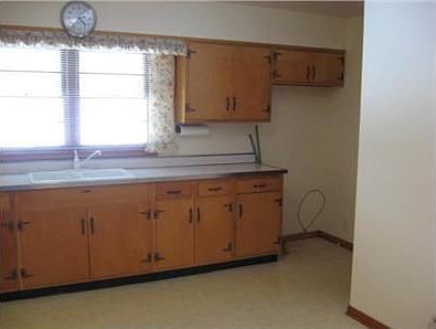 4th image of 2212 Fisher Ave