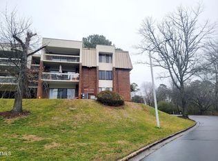 500 Umstead Dr APT F302, Chapel Hill, NC 27516
