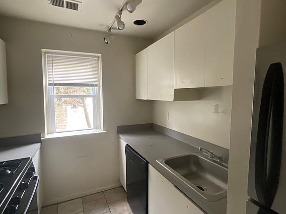 4th image of 2629 Brown St APT 311