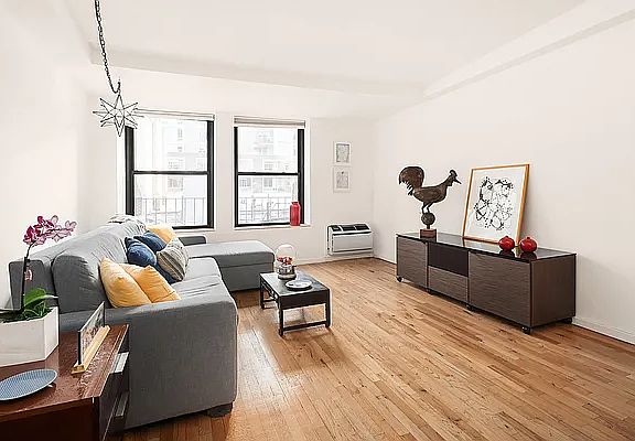 5th image of 250 W 27th St APT 6K