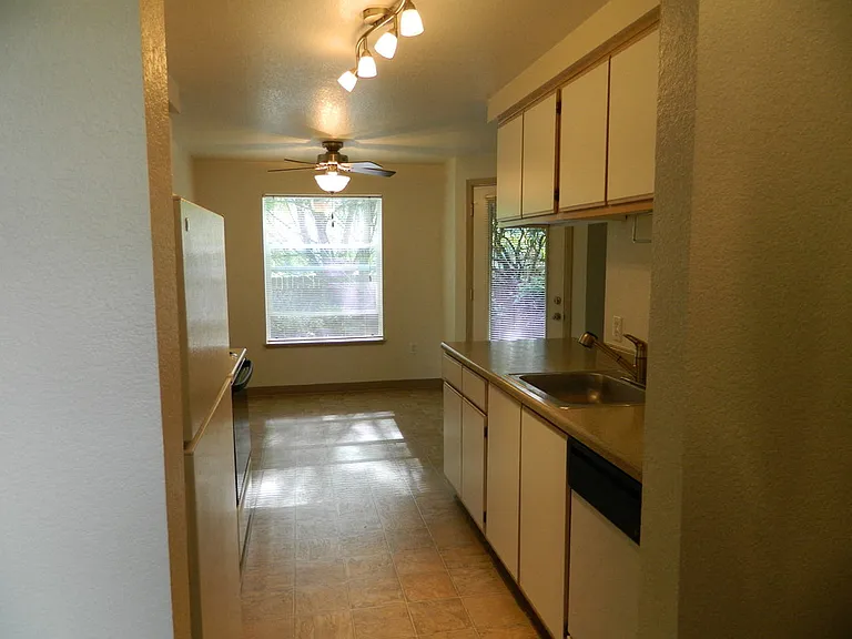 Springwater Trail Apartments — Photo 29
