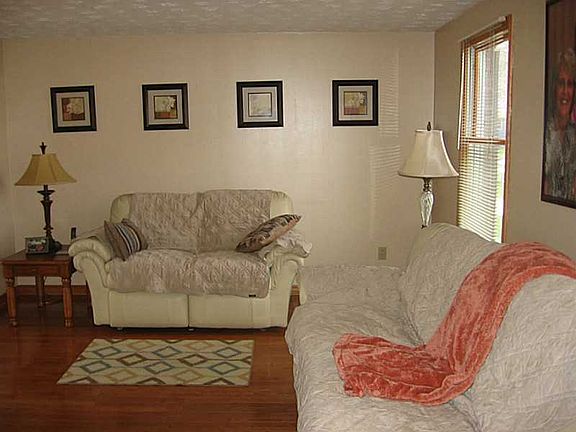 2nd image of 221 Brookwood Dr