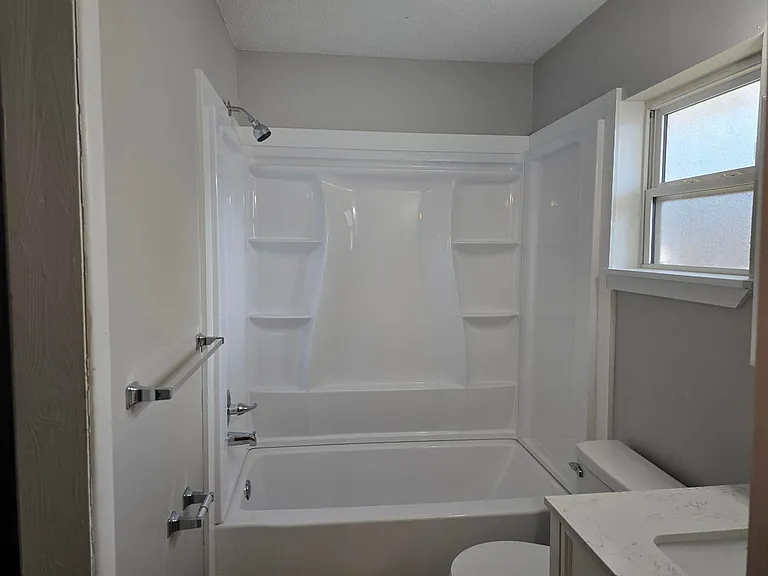 109 Chicago Ave SE #1 — Photo 8