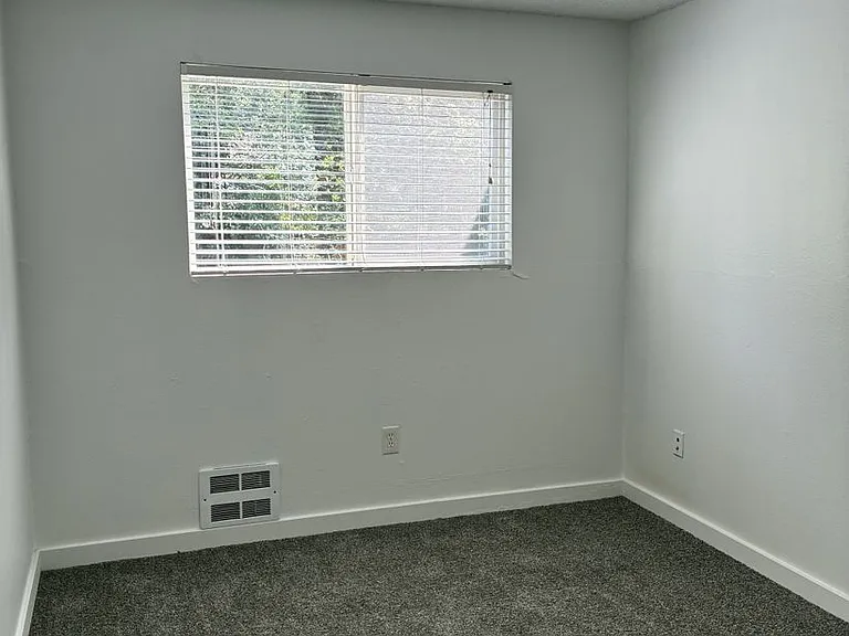 Interlakken Apartments — Photo 15