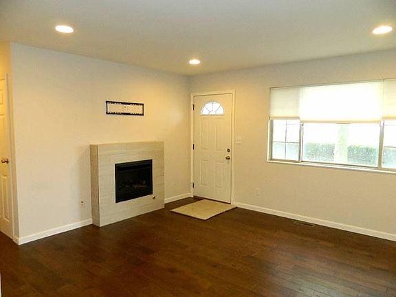 Family Roomm/Fireplace