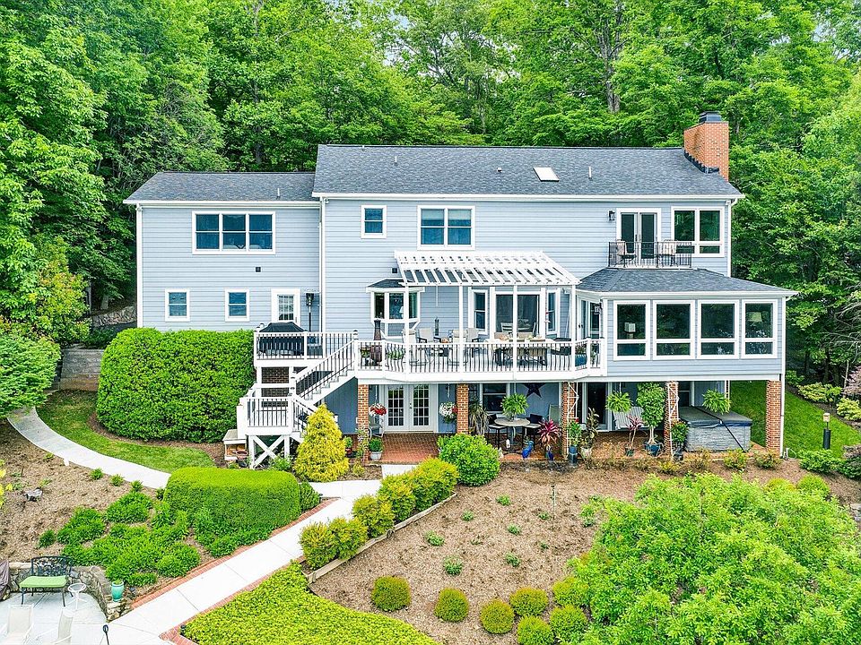 1st image of 313 Oak Crest Dr