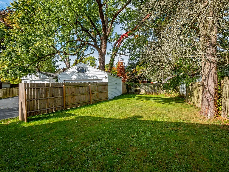 486 Sumatra Ave — Photo 5