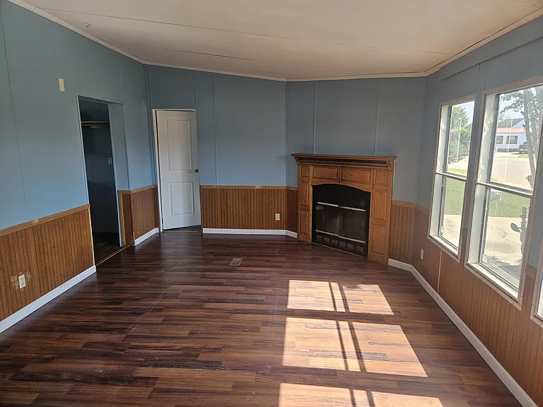 302 Waverly Ln — Photo 4