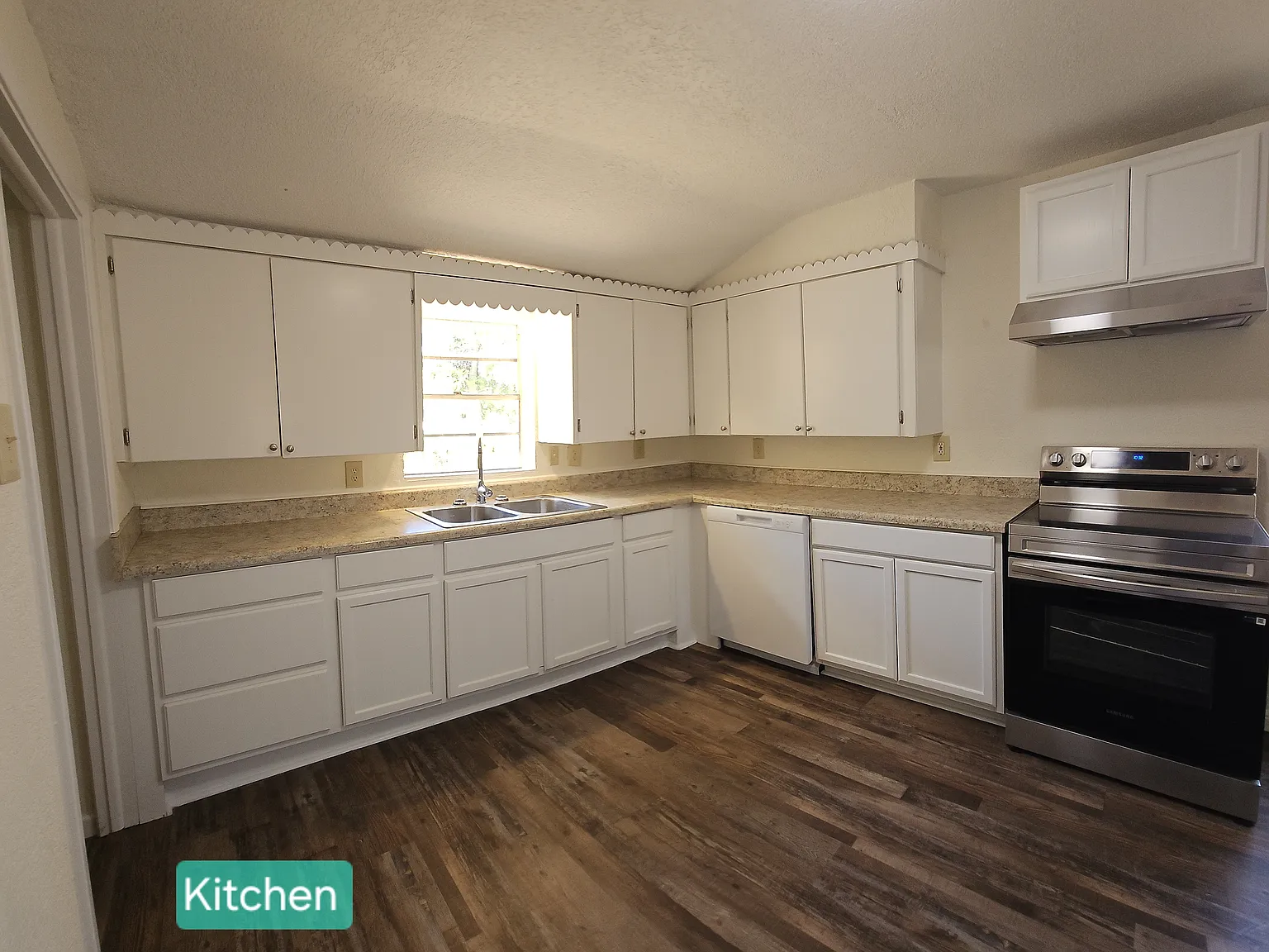 104 S Mockingbird Ln — Photo 3