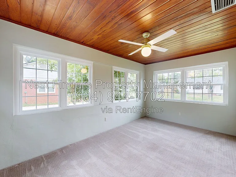 2215 Larchmont Rd — Photo 11