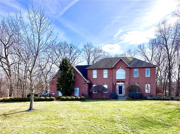 418 Karon Dr, New Castle, PA 16101