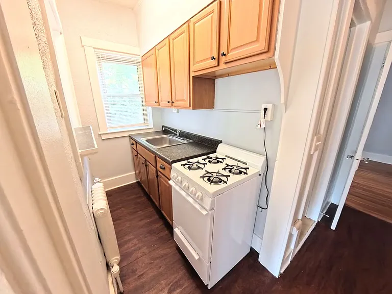 1625 East Ave — Photo 43
