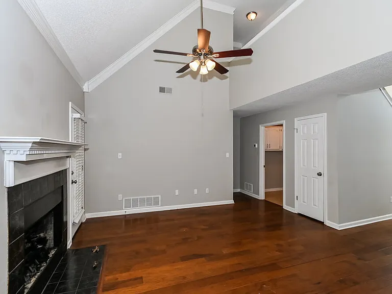 1950 Pecan Ln N — Photo 6