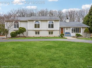 6530 Fredmoor Dr, Troy, MI