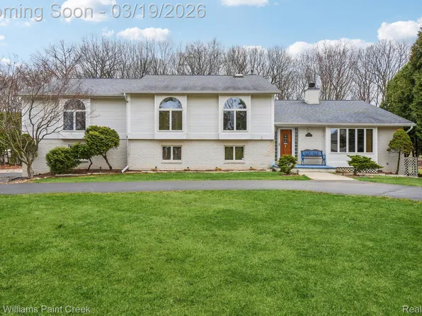 6530 Fredmoor Dr, Troy, MI 48098