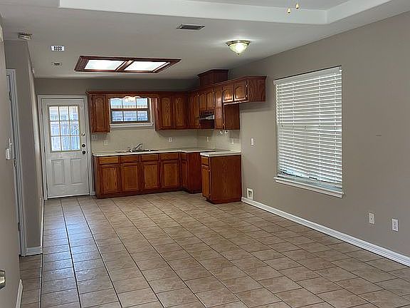 2nd image of 2105 Aruba Dr APT 1