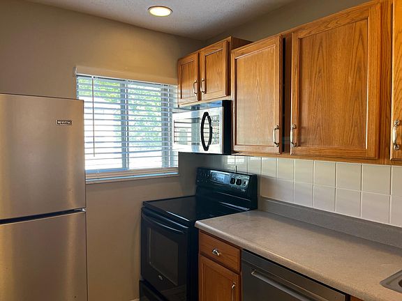 4th image of 141 Carmel Woods Dr