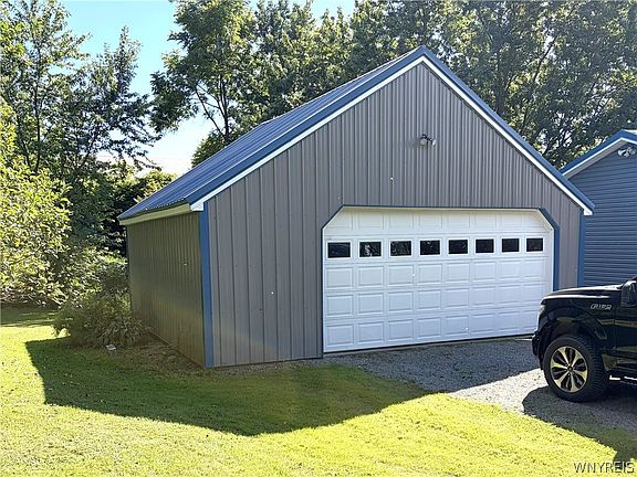 2nd image of 1582 Torrey Hill Rd