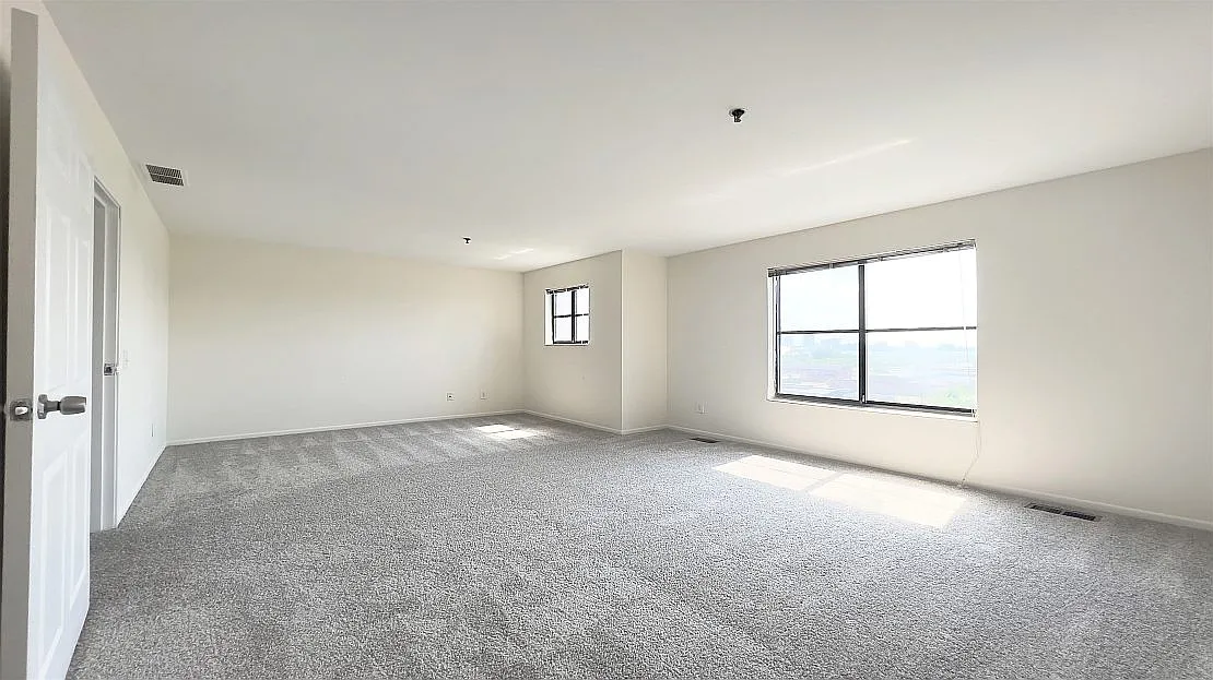 River Place Luxury Apartments — Photo 4