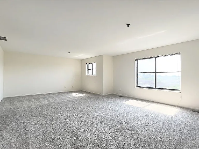 River Place Luxury Apartments — Photo 4