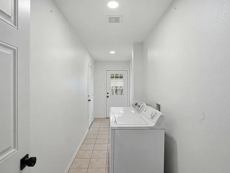 319 Moore St — Photo 14