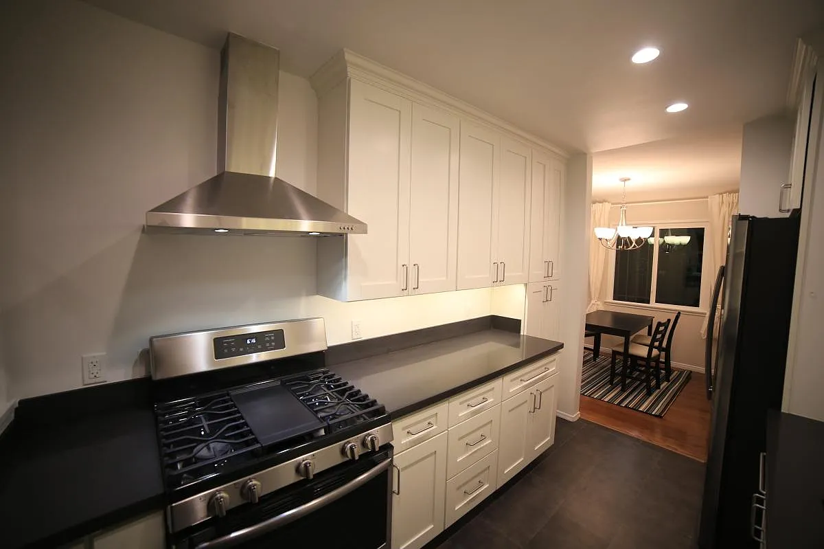 2 bed, 756 sqft, $2,650 — Photo 2