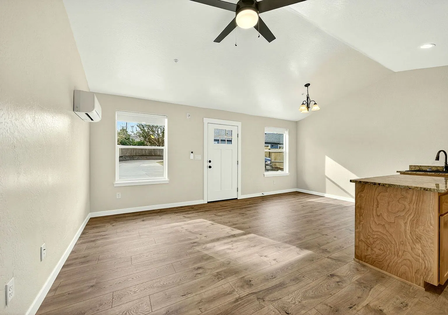 530 G St — Photo 4