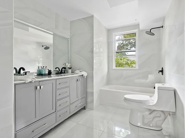 9-13 Sutherland Rd #1 — Photo 17