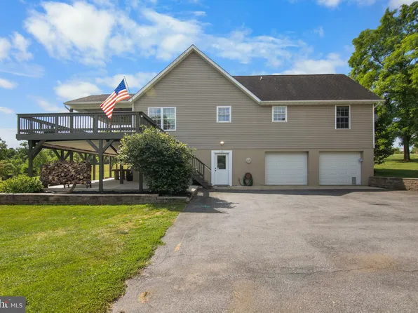 162 Twin Hill Farm Ln, Charles Town, WV 25414