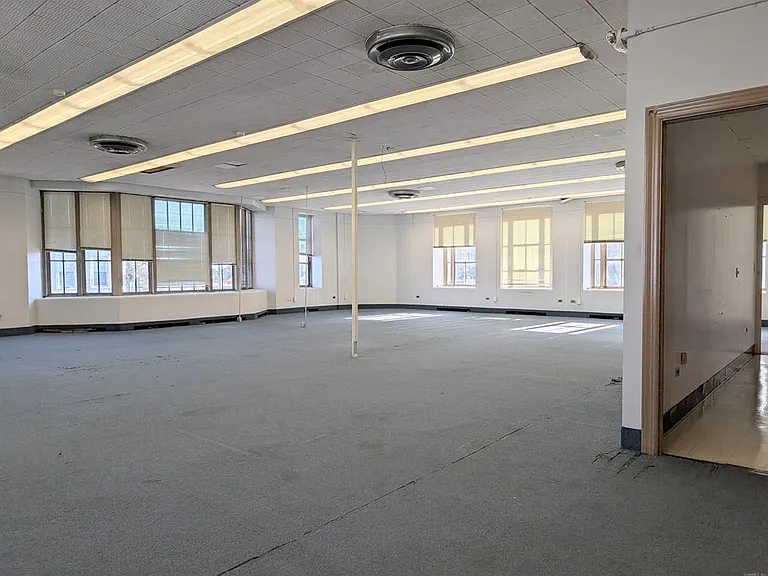 1071 E Main St #1 — Photo 29