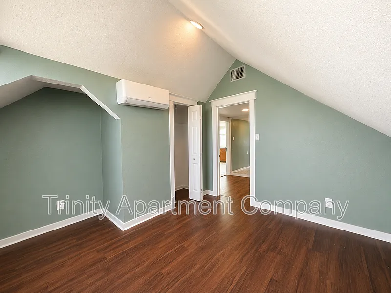 Building Photo - 621 High St SE #C