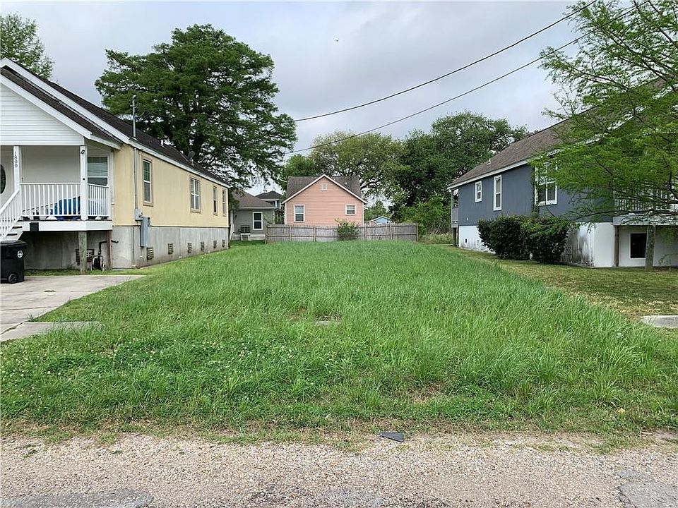 1st image of 1806 Charbonnet St