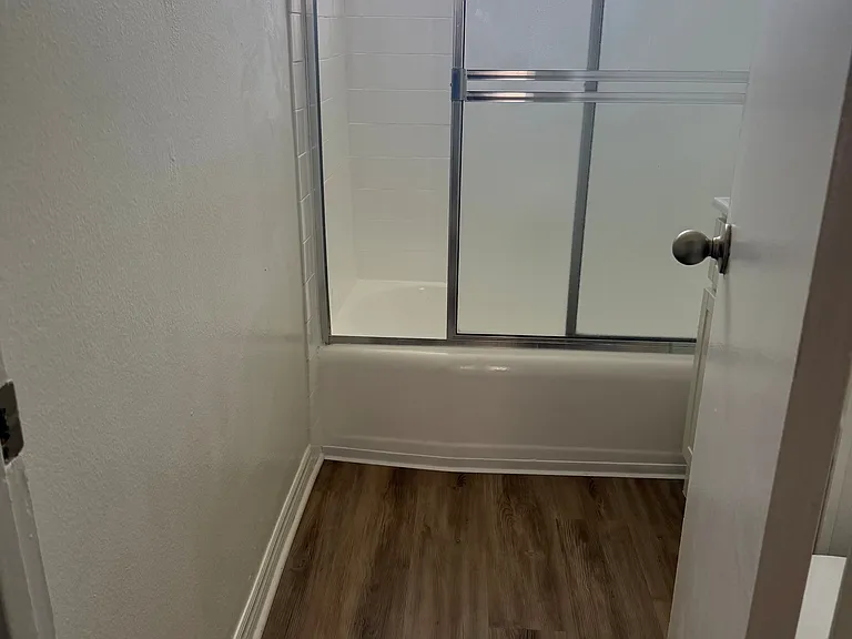 Plantation Apartments — Photo 7