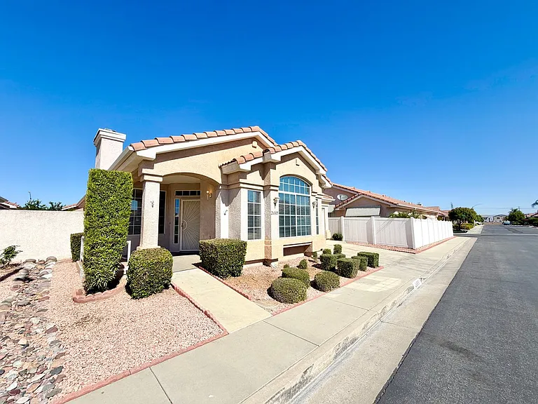 26805 China Dr — Photo 3