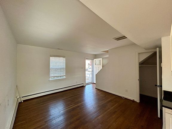 4th image of 3217 Park Ave