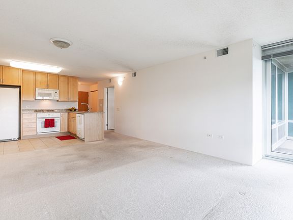 4th image of 9655 Woods Dr Unit 513