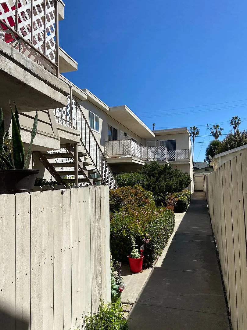 2 Bedroom 1 Bath upstairs unit with lots of upgrades! — Photo 3