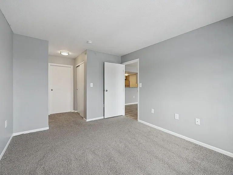Somerset Place Apartments — Photo 14
