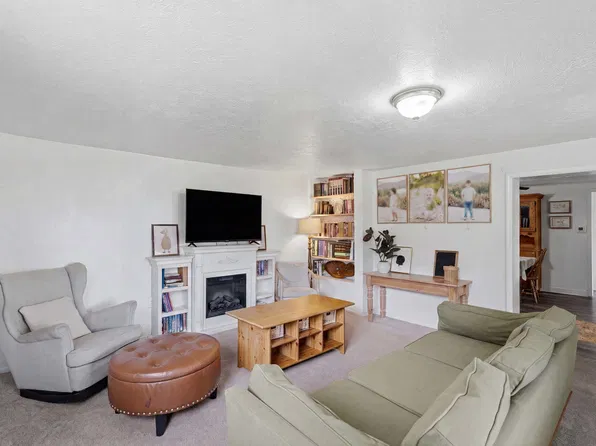 5470 S 2300 W, Roy, UT 84067