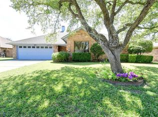10113 Wandering Way, Benbrook, TX 76126