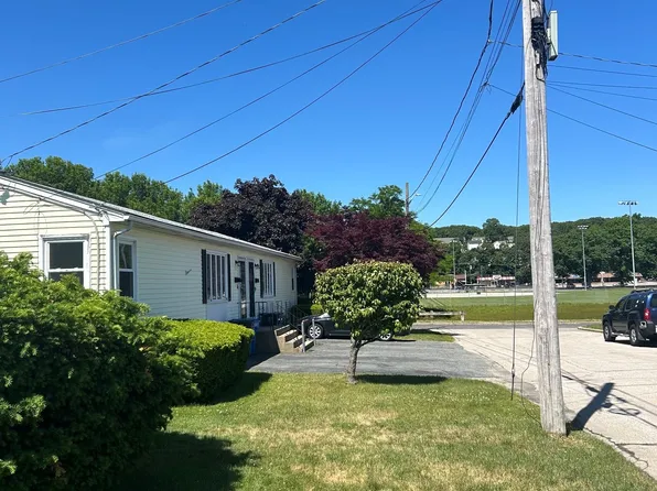 5 Briggs St, Cranston, RI 02920