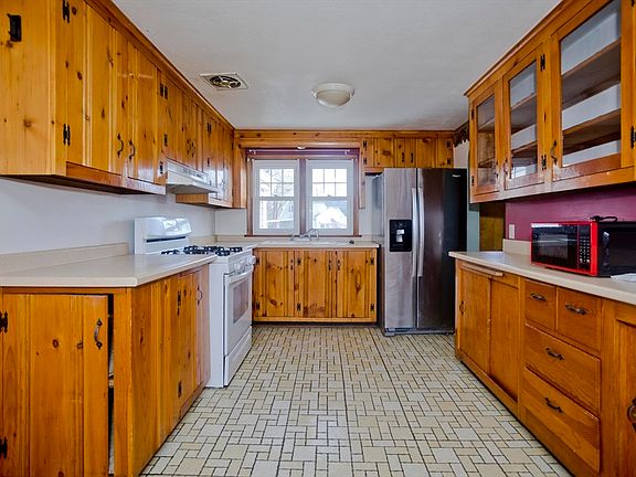 2nd image of 185 East St