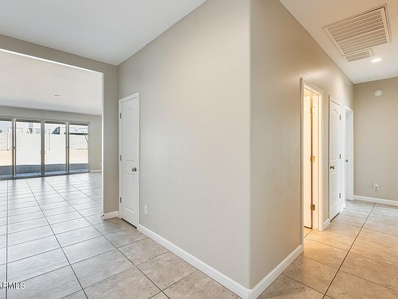 4th image of 30388 W AMELIA Avenue
