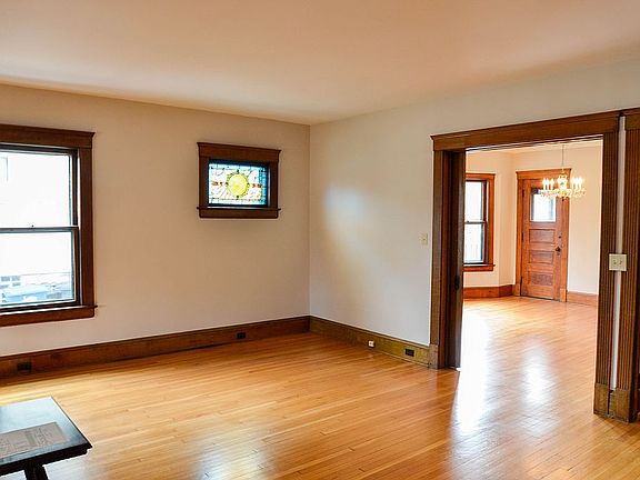 5th image of 1486 Clarence Ave