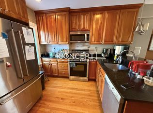 1 Greenwich Ct, Roxbury, MA 02120