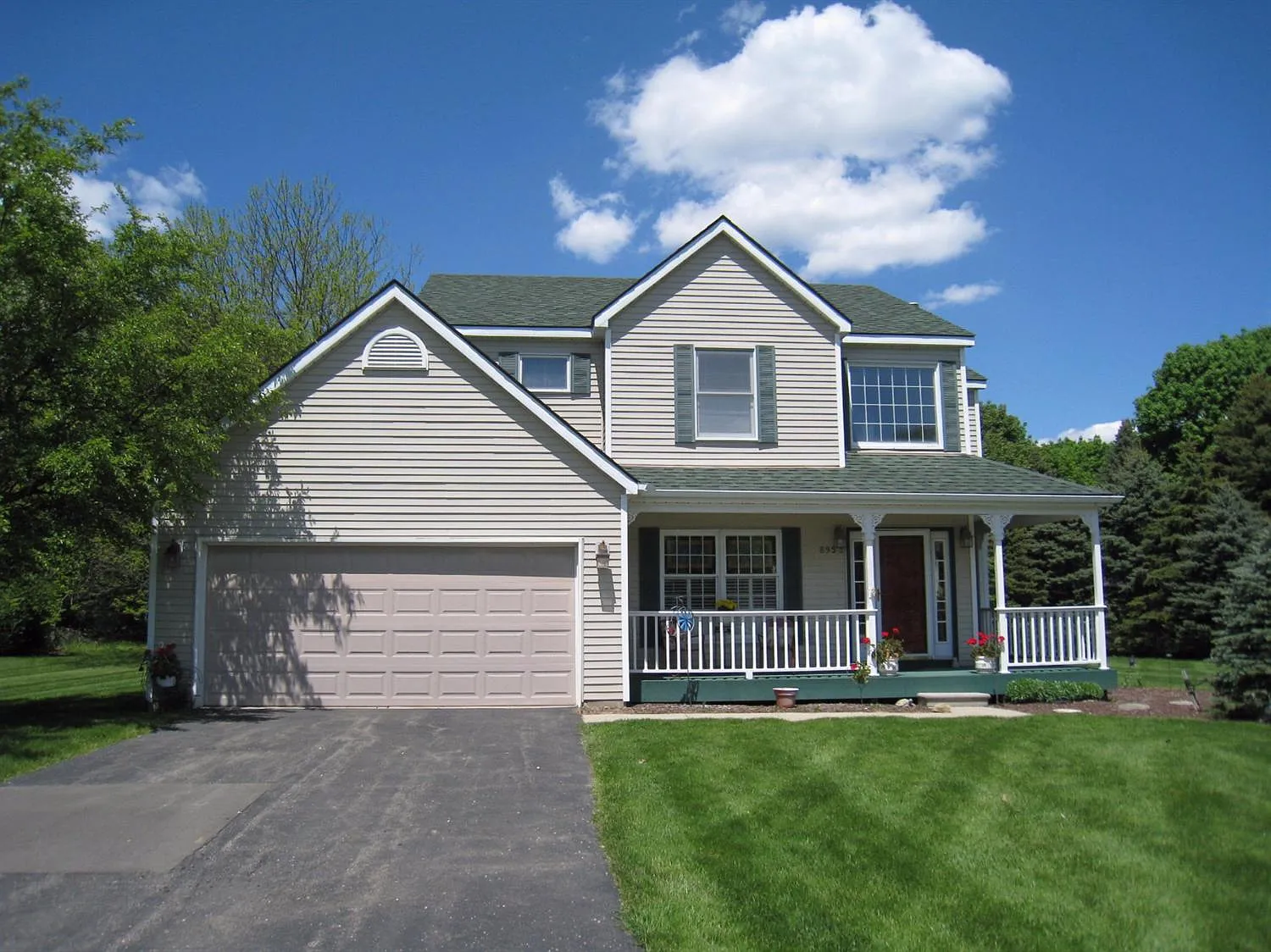 8953 Barnstable Dr photo 1