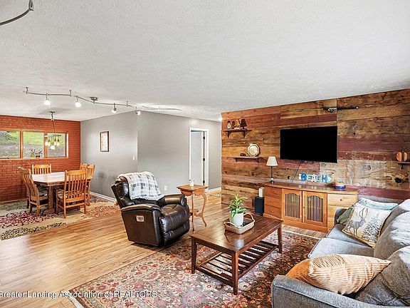 5th image of 6275 Lake Dr